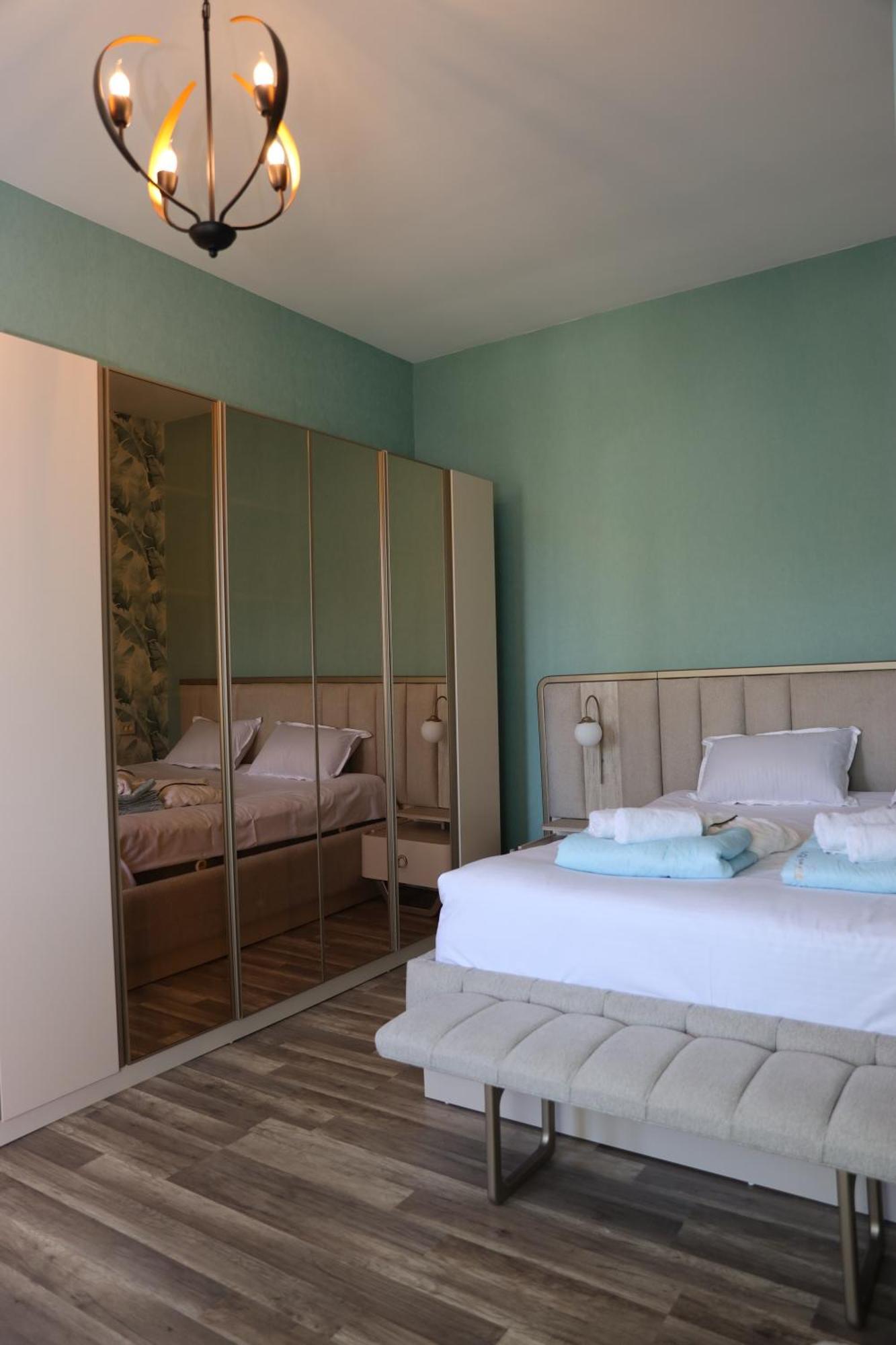 Feel House Hotel T'erjola Екстериор снимка