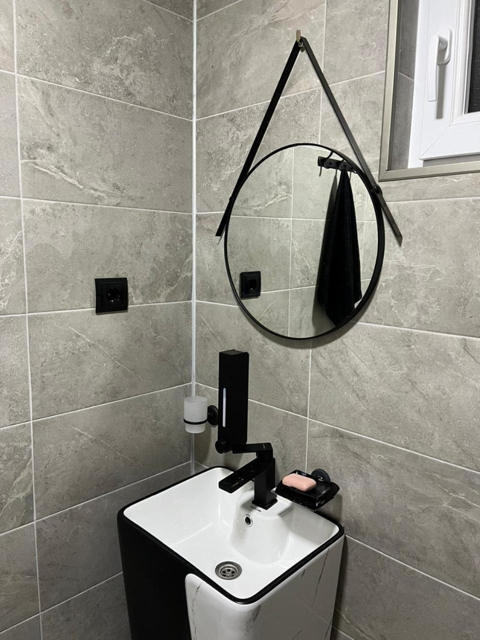 Feel House Hotel T'erjola Екстериор снимка
